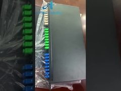 Quadro de distribuição óptica de portas híbridas