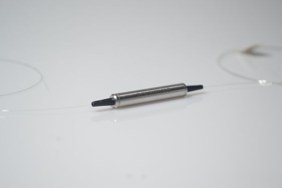 O isolador EDFA/CATV da fibra ótica usou o isolamento alto da faixa larga 3 portos 1x2 40 0,35 DB (0,10 máximo de 0,5) 1310 ou 1550 DB do nanômetro
